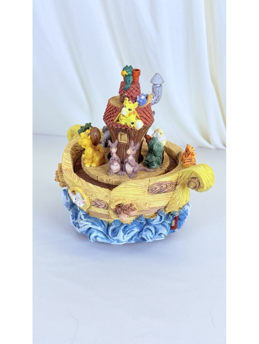 Classic Treasures Noah's Ark Animated & Musical Plays “Over The Rainbow) Works